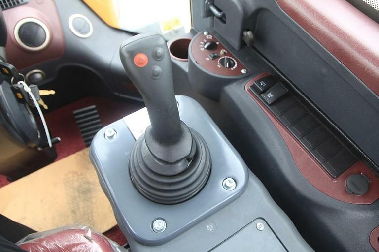 Фронтальный погрузчик Lonking LG833N фото 5