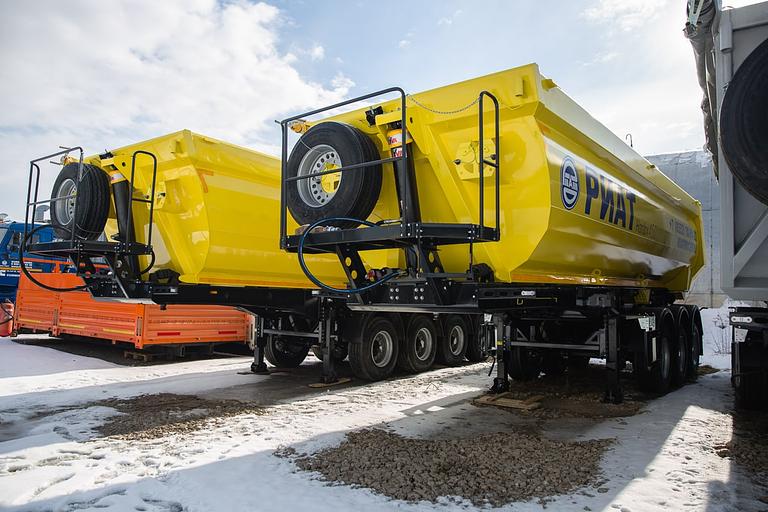 Самосвальный полуприцеп РИАТ 924900-130 фото 1