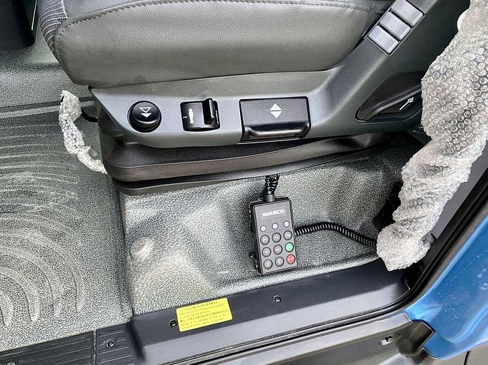 Седельный тягач Sitrak C7H синий, 2023 год фото 3