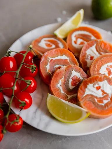 Закуски с рыбой Роллы из кеты с сыром, опт фото 1