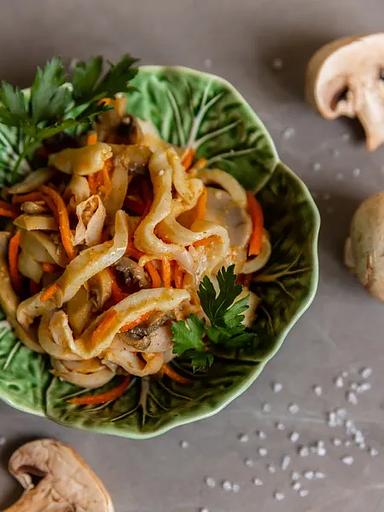 Закуска Кальмар с маринованными грибами, опт фото 1