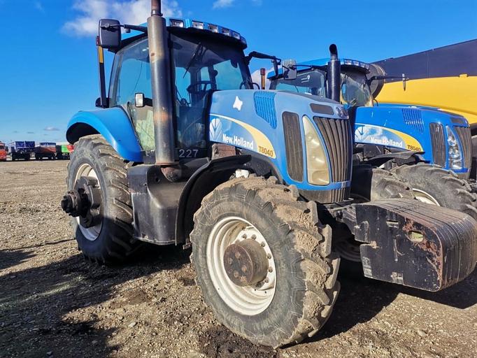 Трактор New Holland T8040 фото 1