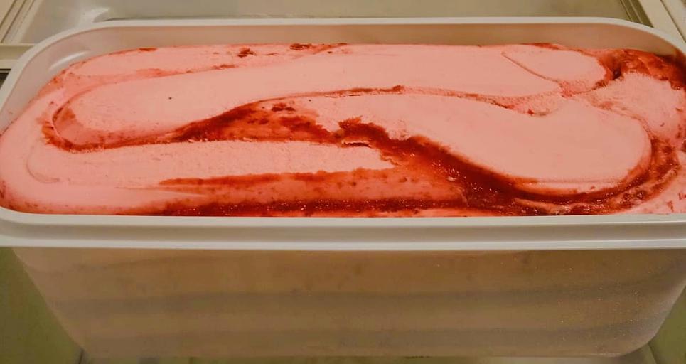 Мороженое «Клубничное» 2,5 кг ОПТ фото 1