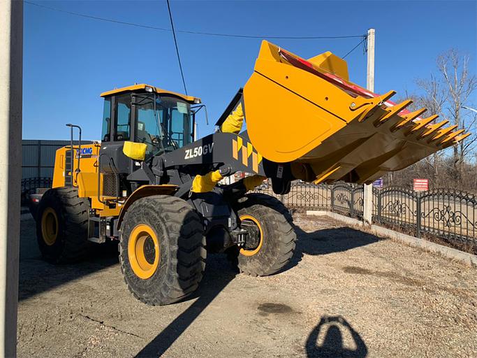 Фронтальный погрузчик XCMG ZL50GV фото 1