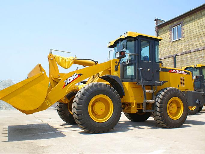 Фронтальный погрузчик XCMG LW300F фото 1