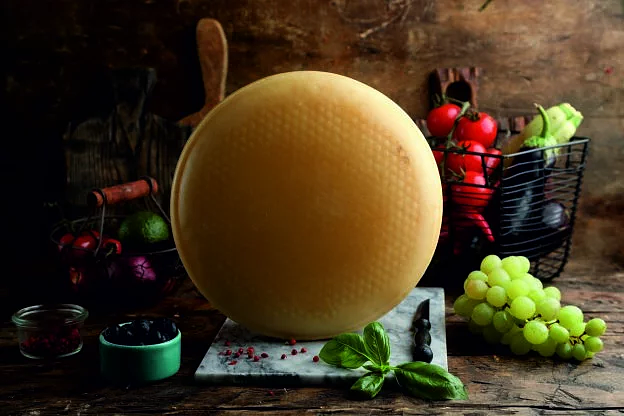 Сыр полутвёрдый Султановская сыроварня «Фермерский» ОПТ фото 1