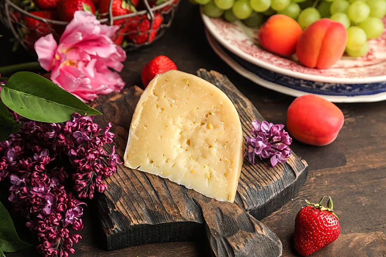 Выдержанный твёрдый сыр Султановская сыроварня «Имбирный» ОПТ фото 1