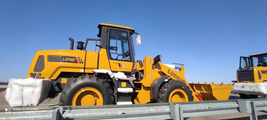 Фронтальный погрузчик LUGONG LG 940 фото 2