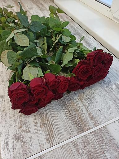 Розы сорта Ред Наоми ОПТ фото 1