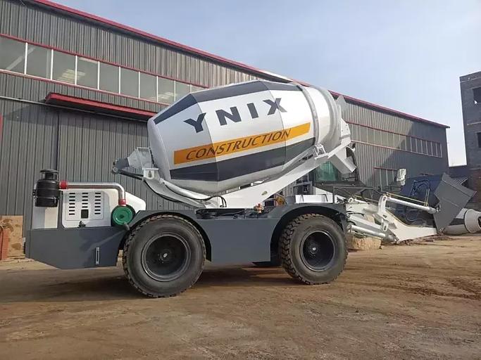 Self-propelled concrete mixers YNIX with self-loading фото 1